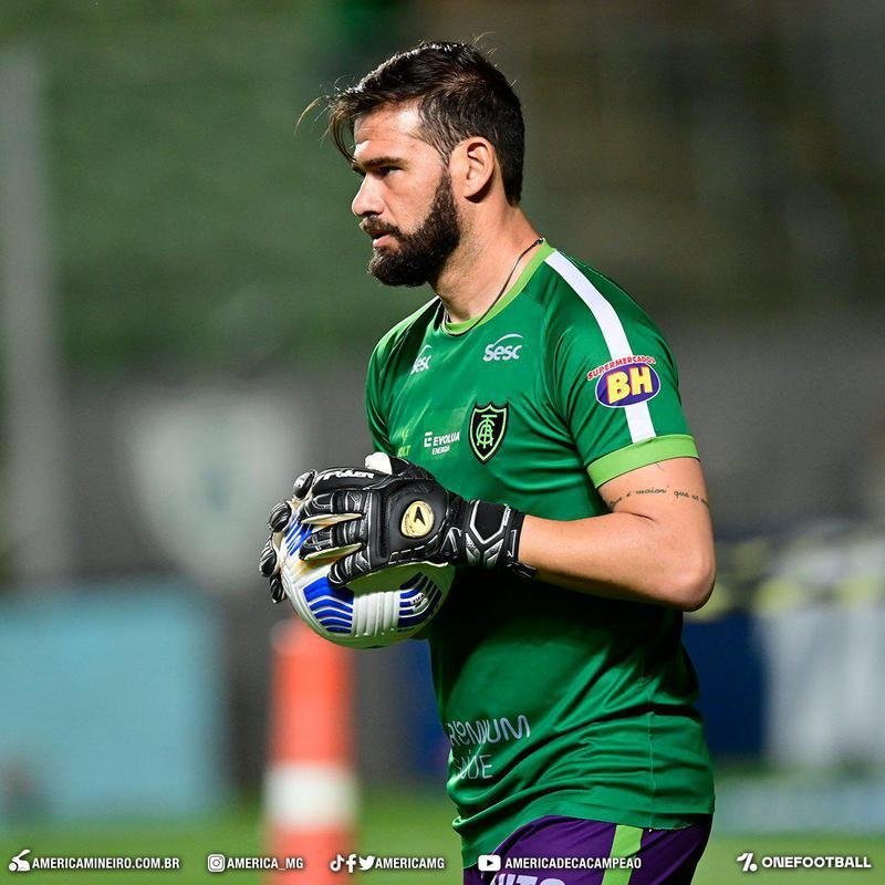 O América acertou a renovação de contrato com o goleiro Matheus Cavichioli até o fim de 2023. O arqueiro foi peça fundamental na temporada 2021