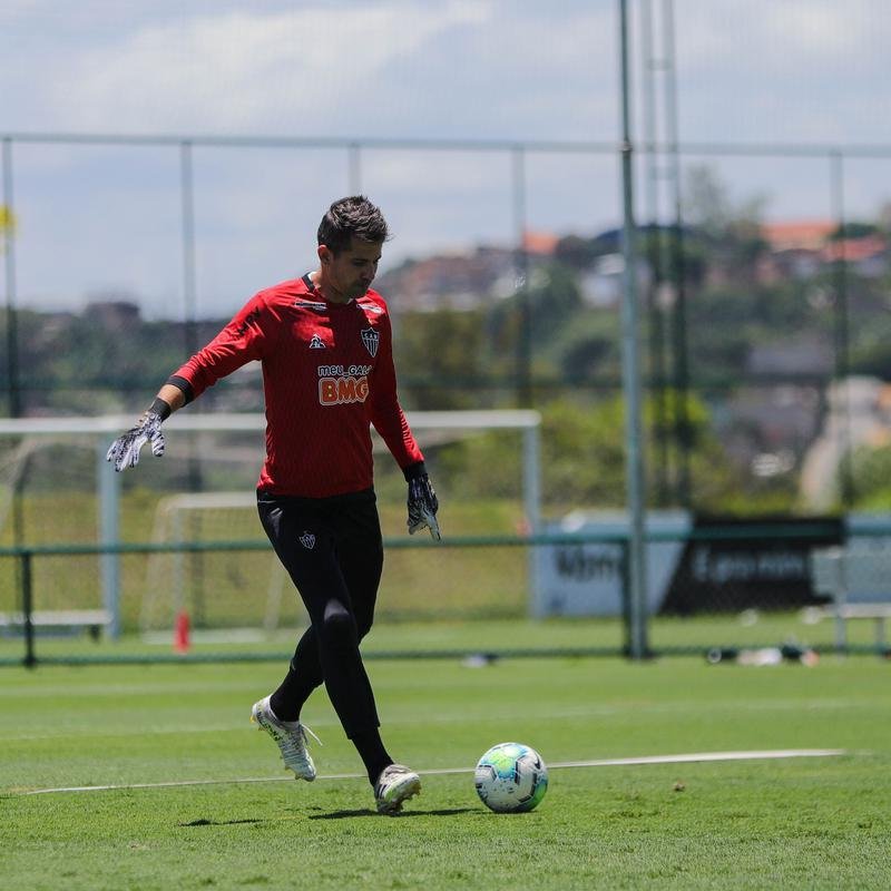 Atlético divulga fotos do novo uniforme de treino