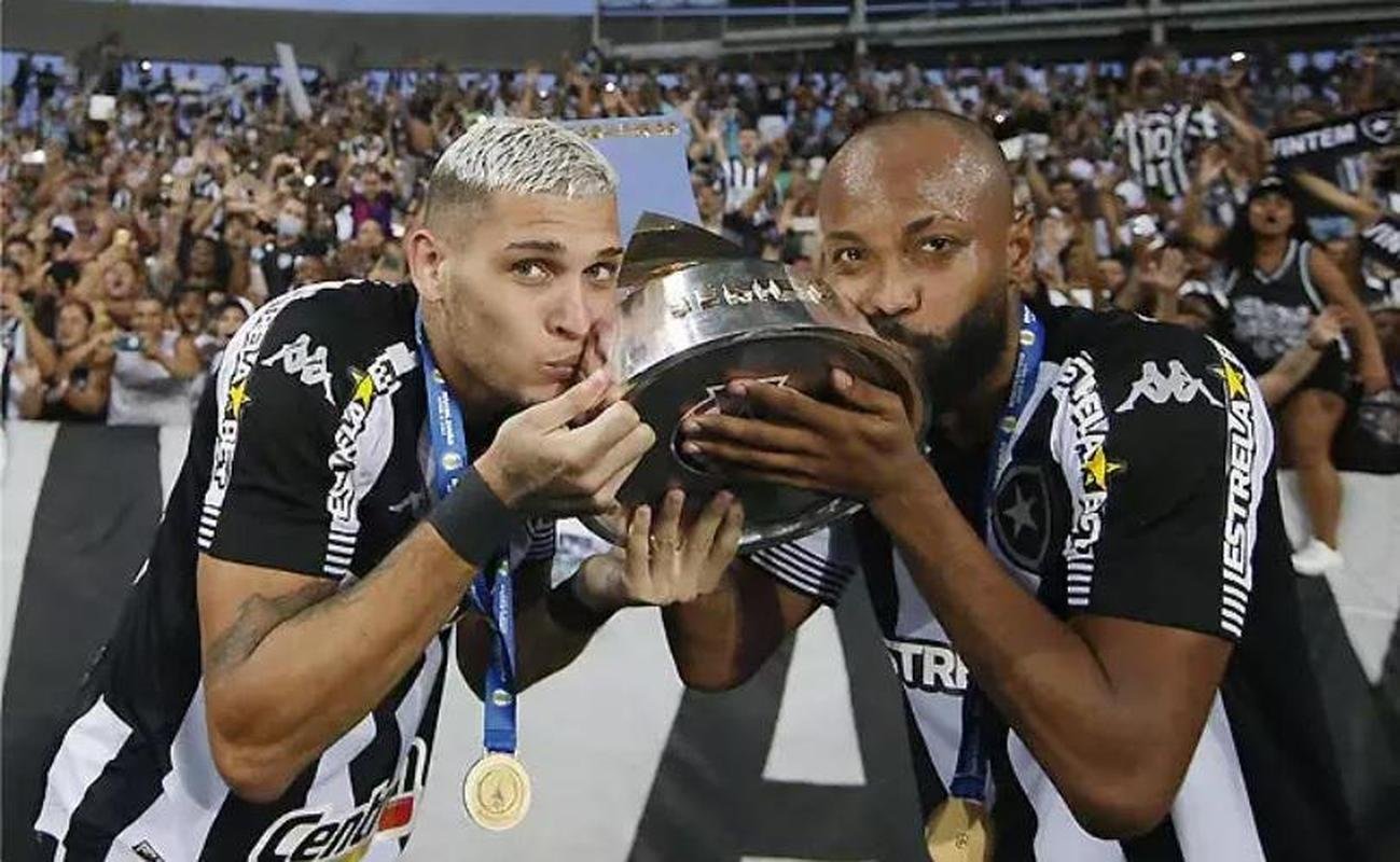 Botafogo - Duas vezes campeo da Srie A (1968 e 1995) e duas vezes campeo da Srie B (2015 e 2021)