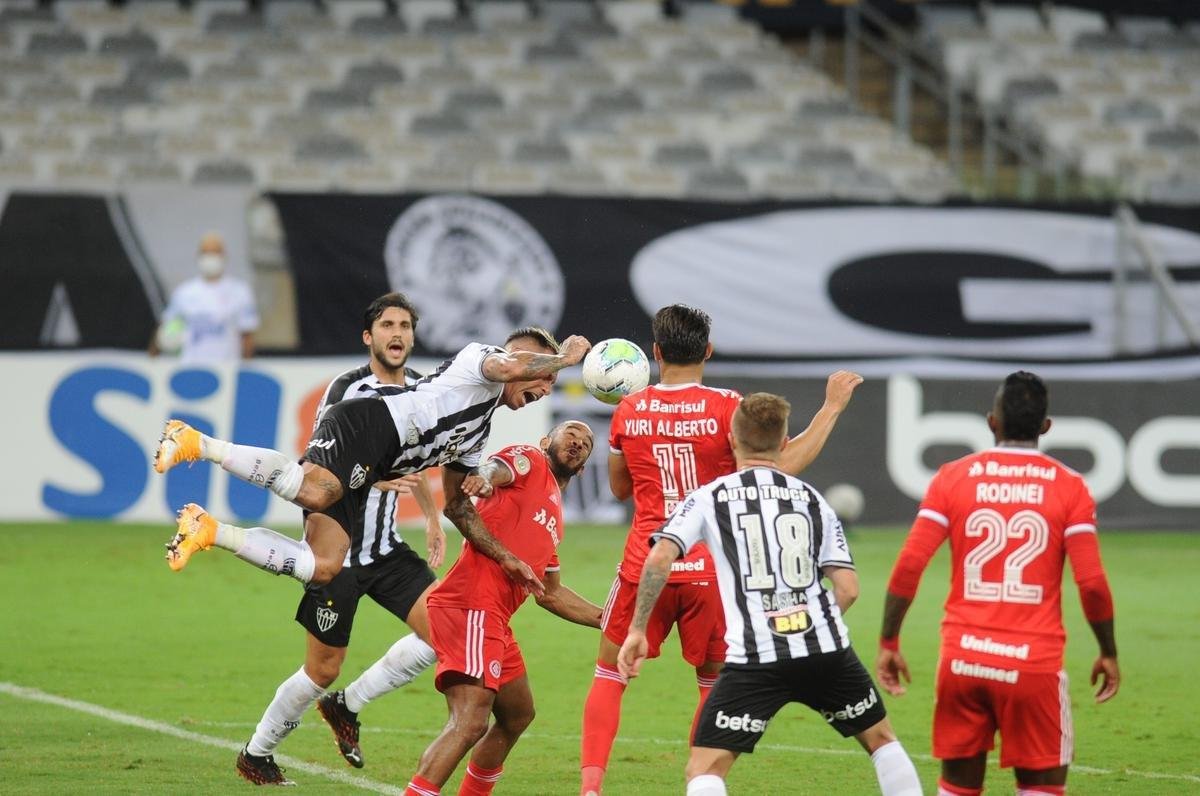 Jogo entre Atltico e Internacional, no Mineiro, terminou empatado por 2 a 2