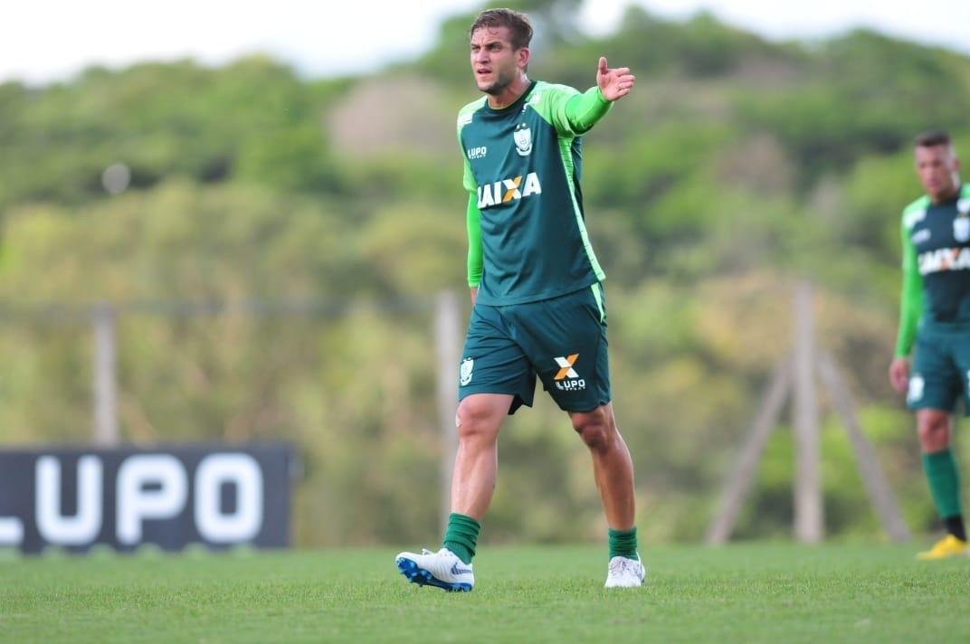 Tcnico acompanhou treinamento regenerativo do elenco nesta segunda-feira