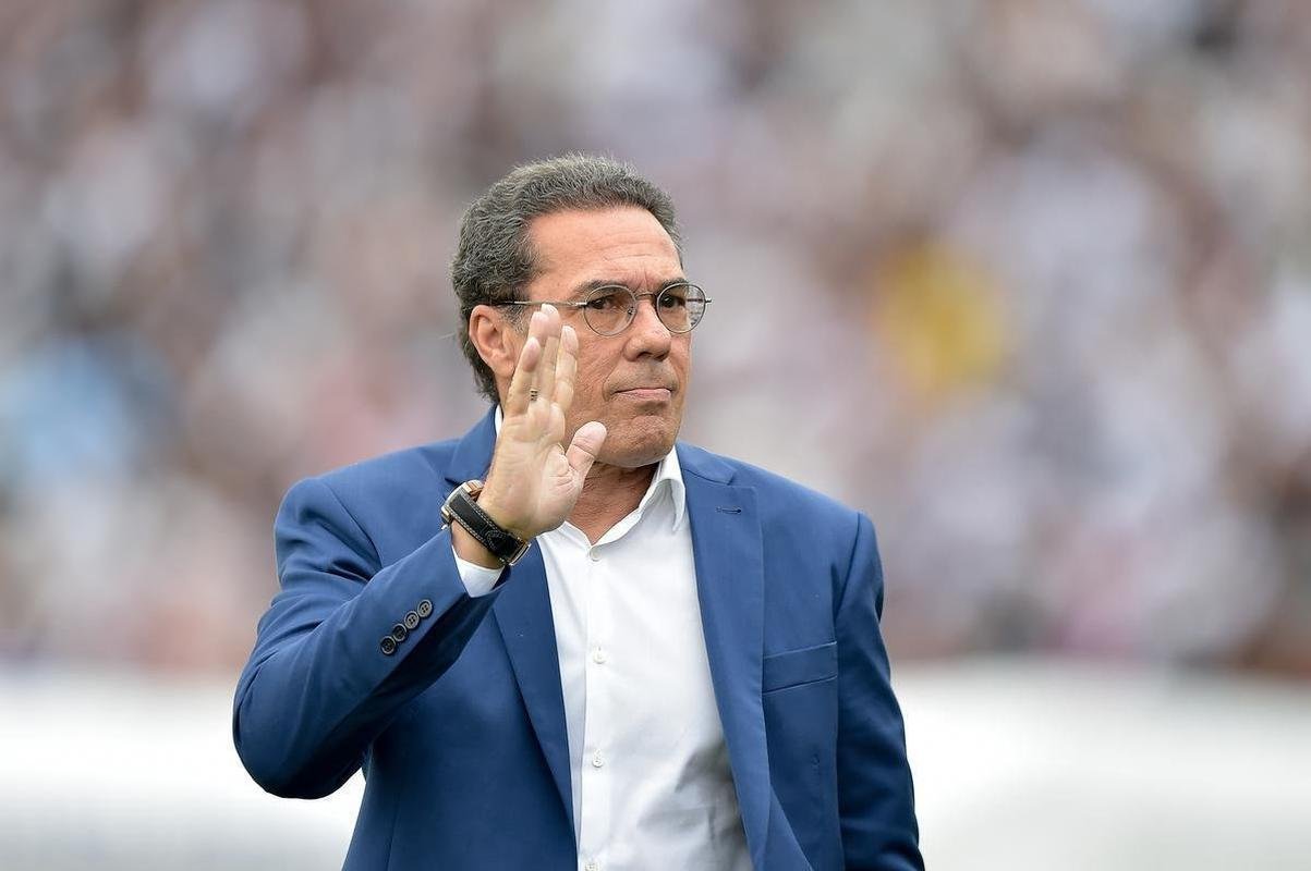 Luxemburgo trabalhou no Cruzeiro em 2015. Est desempregado