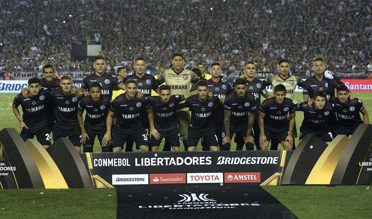 Grmio vence Lans de novo na Argentina e conquista o tri da Copa Libertadores