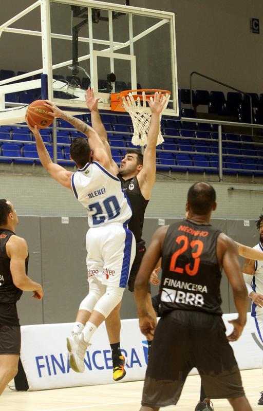 Mesmo sem contar Leandrinho, cestinha do NBB, o Minas venceu o Braslia em Belo Horizonte