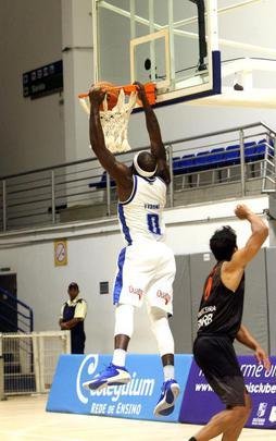 Mesmo sem contar Leandrinho, cestinha do NBB, o Minas venceu o Braslia em Belo Horizonte