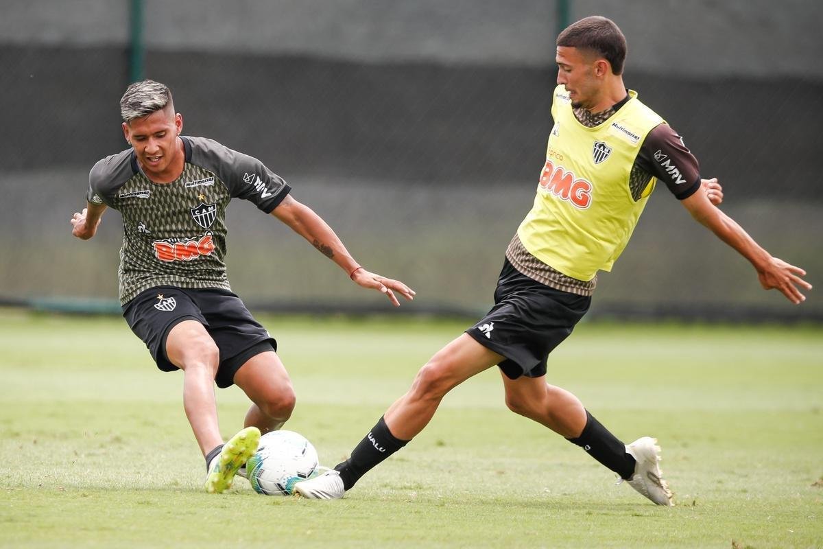 Imagens do primeiro treino de Eduardo Vargas pelo Atltico