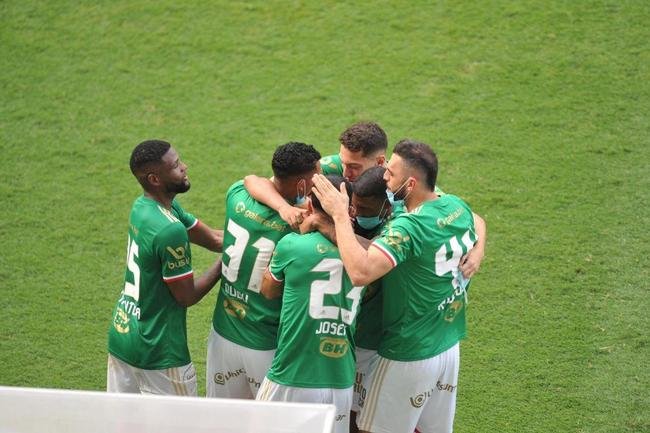 Imagens de Cruzeiro x CSA, no estdio Independncia, em Belo Horizonte, pela 2 rodada da Srie B