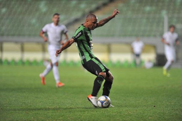 Amrica e Paran Clube se enfrentam pela 33 rodada da Srie B, no Horto