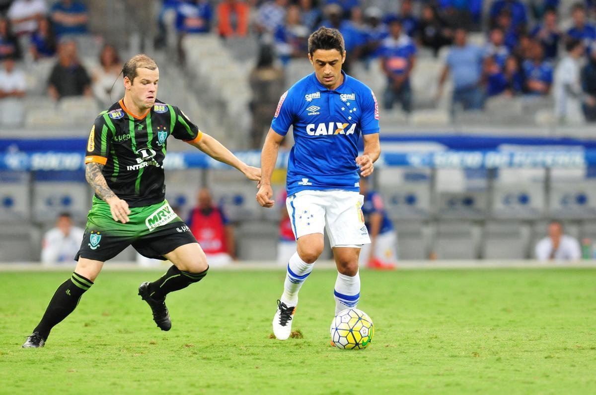 Tiago Lus (atacante) - chegou a ser o camisa 10 do time na temporada, mas acabou deixando o clube depois de 26 partidas e um gol marcado. Em 2017, teve bom rendimento no Gois, pelo qual balanou as redes 10 vezes em 46 jogos. Continuar no clube esmeraldino em 2018.