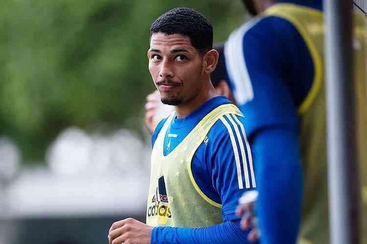 Z Eduardo - O atacante no jogou em 2021. No ltimo dia 16, o Cruzeiro informou que Z Eduardo foi submetido a novas avaliaes devido a uma alterao cardaca detectada em exames realizados em fevereiro. De acordo com o clube, 'foi constatado que houve uma significativa melhora no quadro, no entanto, ainda so encontrados parmetros que indicam que o procedimento ideal para o momento  a manuteno do estgio de repouso'.