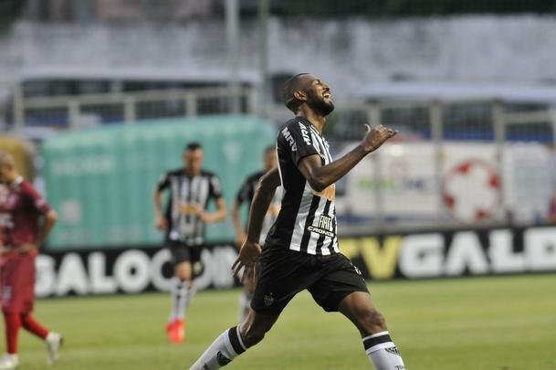 Veja imagens do duelo entre Atltico x Guarani de Divinpolis