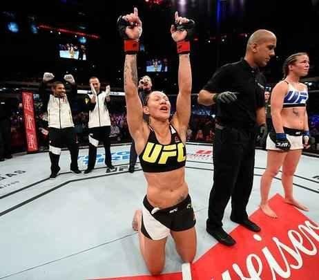 Fotos da vitória de Cris Cyborg em sua estreia no UFC