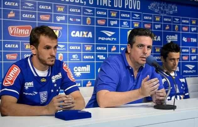 Veja fotos do treino e da apresentao oficial de Lucas e Robinho no Cruzeiro