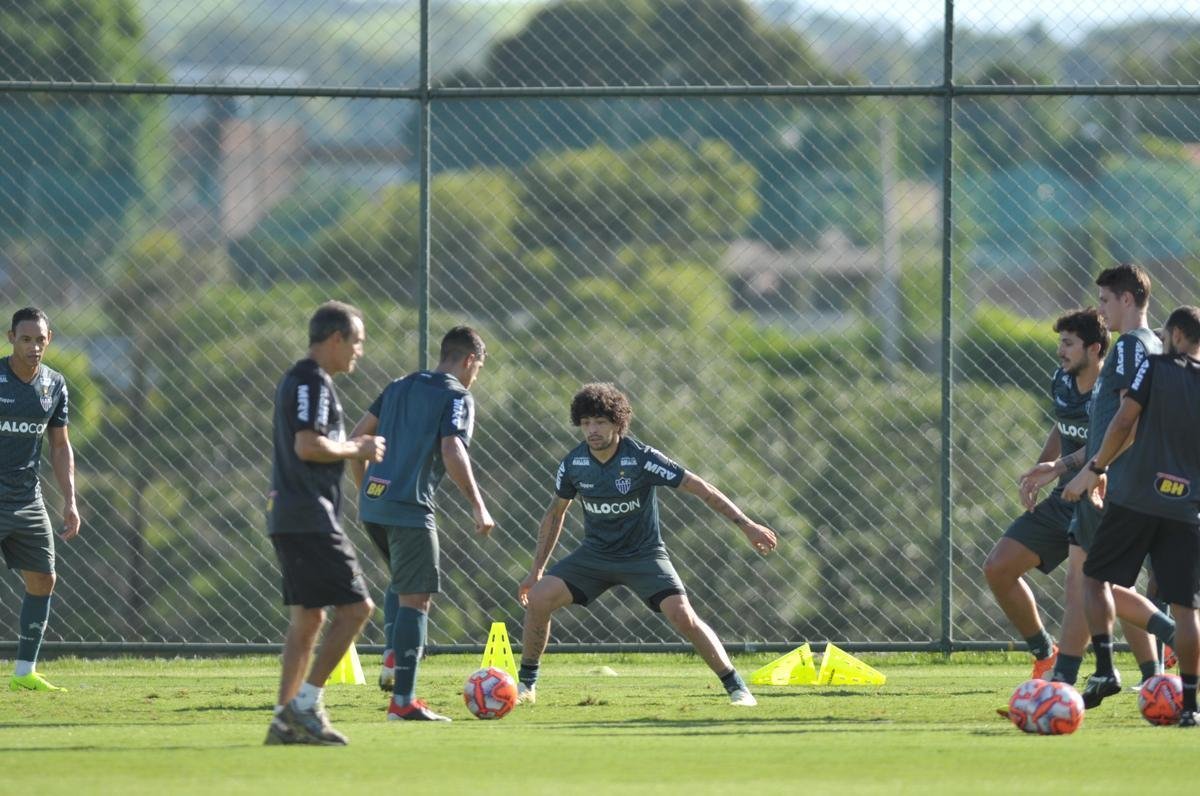 No dia da apresentao de Rver, outro zagueiro tambm chamou ateno: Igor Rabello, que foi a campo pela primeira vez