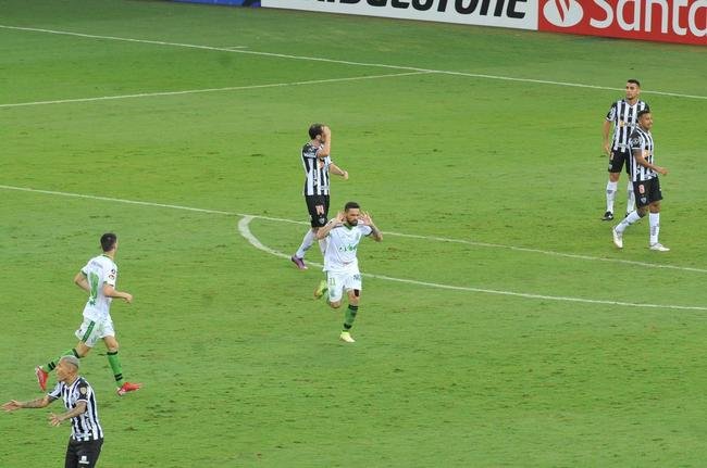 Fotos do golao de Felipe Azevedo, do Amrica, no clssico contra o Atltico, no Mineiro, pela Copa Libertadores
