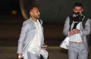 Neymar no aeroporto de Doha antes do incio da Copa do Mundo 