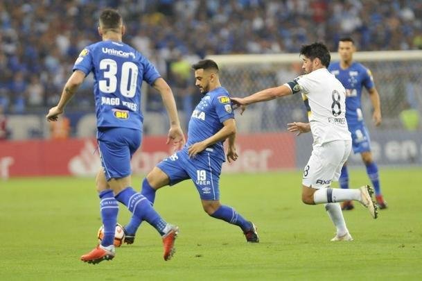 Lances do primeiro tempo de Cruzeiro e Boca Juniors, no Mineiro, pela Copa Libertadores