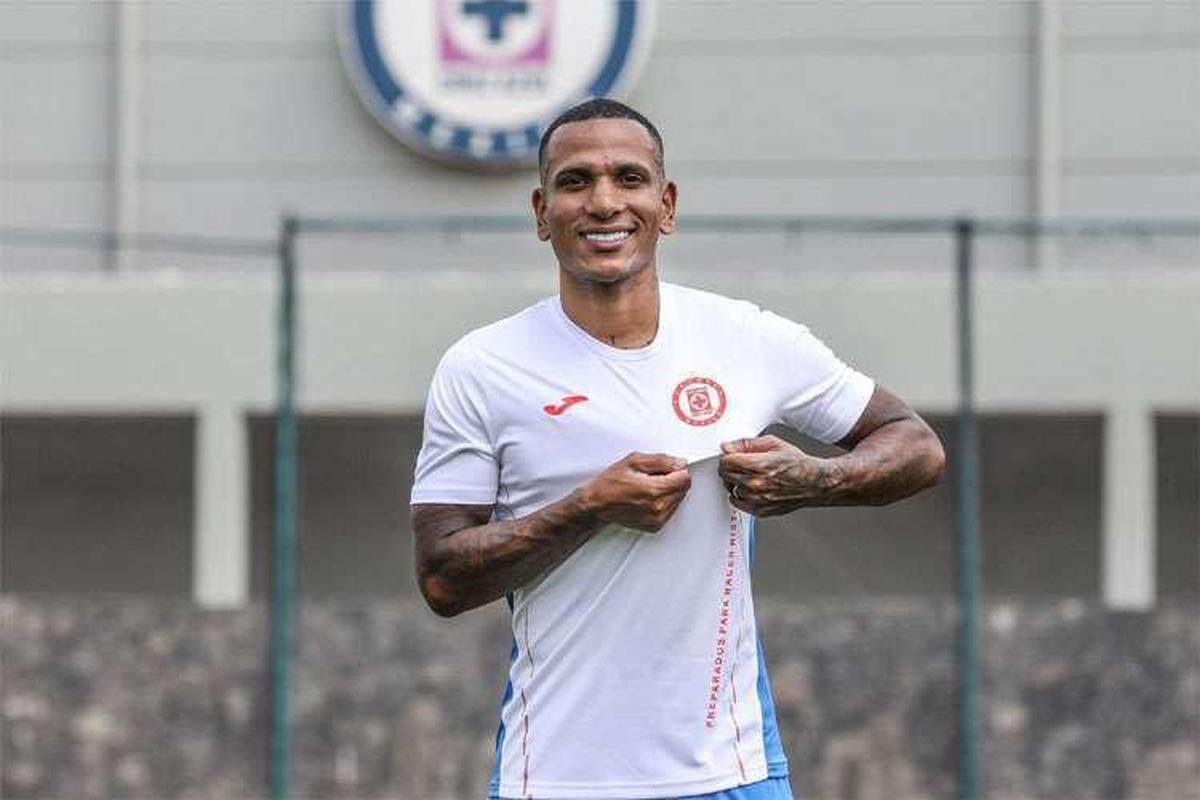 12 - Cruz Azul - 881 mil