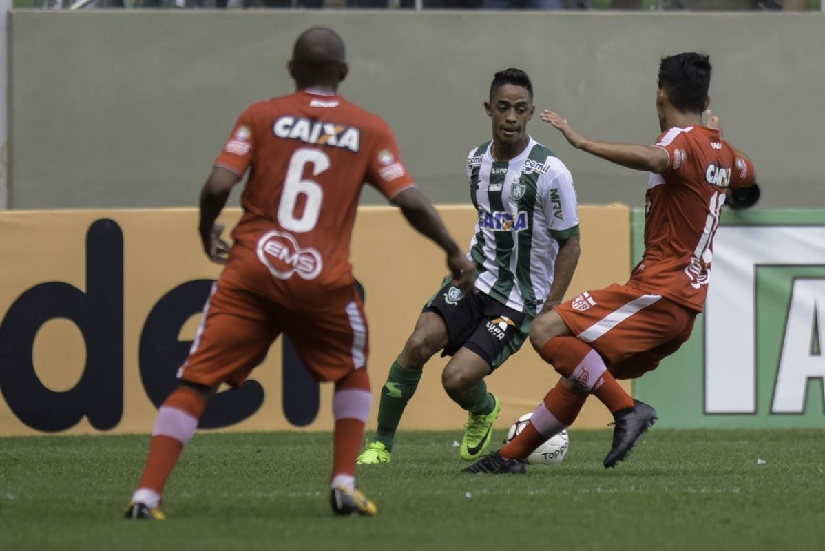 Felipe Amorim - cresceu de produo na reta final da Srie B, com assistncias importantes, mas o baixo rendimento de modo geral em 2017 levaram o Amrica a no renovar seu emprstimo com o Fluminense. O Figueirense j teria iniciado conversas para contratar o meia-atacante de 26 anos.