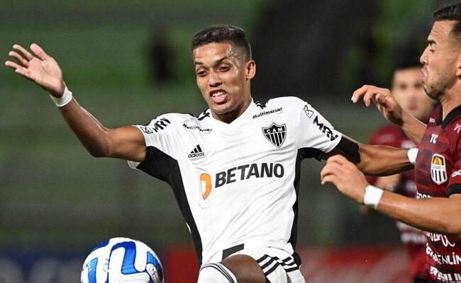 Pedrinho durante a partida contra o Carabobo nessa quarta-feira, pela Libertadores