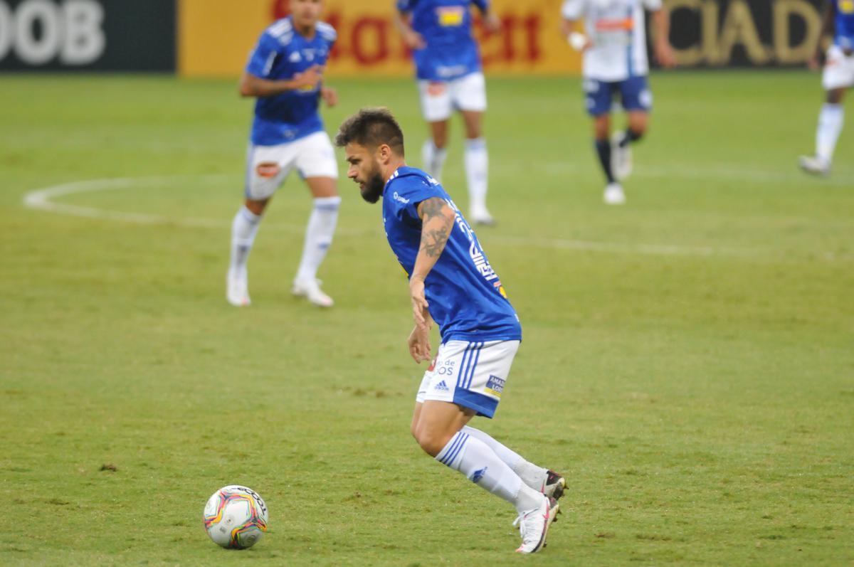 Fotos do jogo entre Cruzeiro e Confiana, no Mineiro, em Belo Horizonte, pela 24 rodada da Srie B do Campeonato Brasileiro