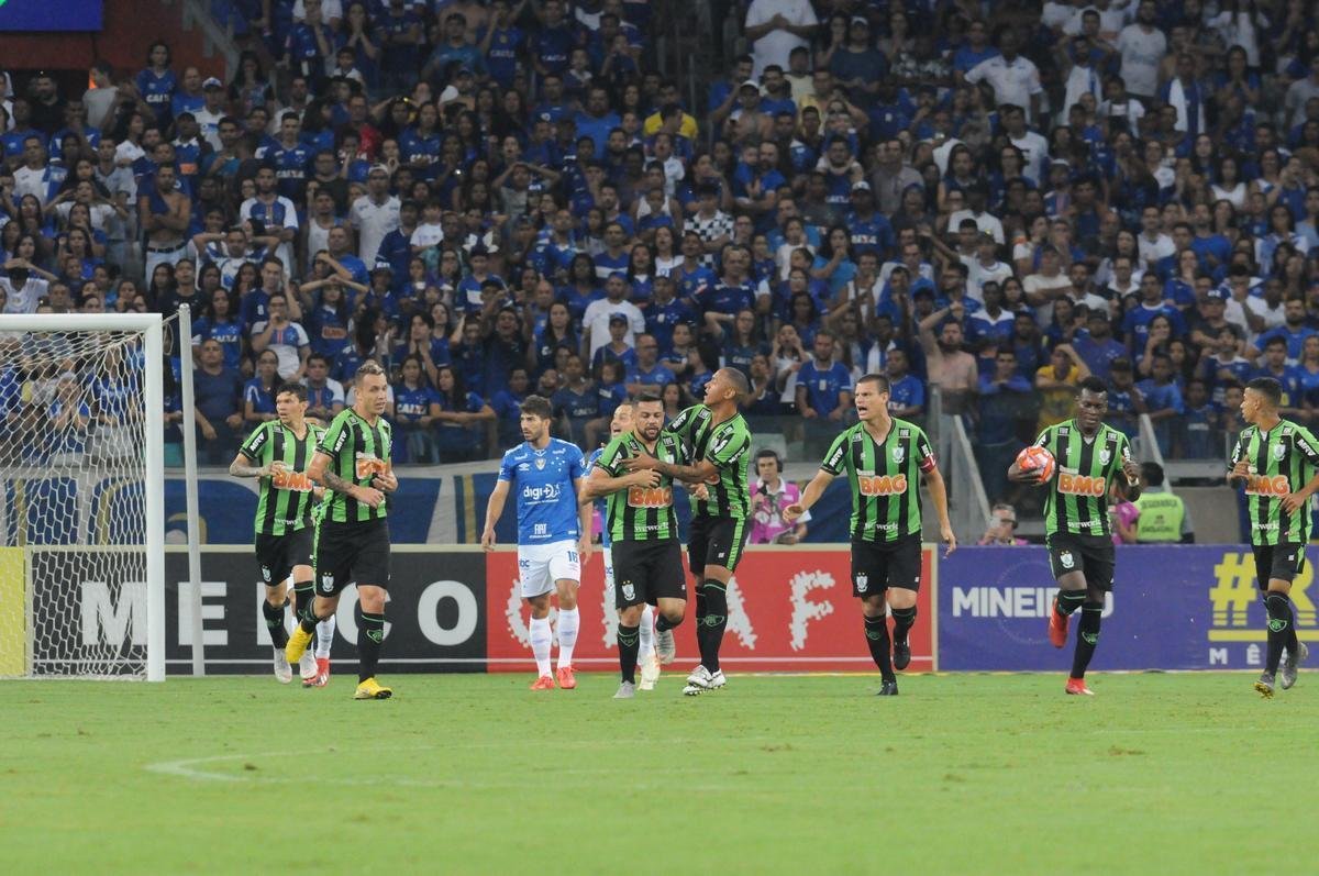 Fotos do duelo entre Cruzeiro e Amrica, no Mineiro