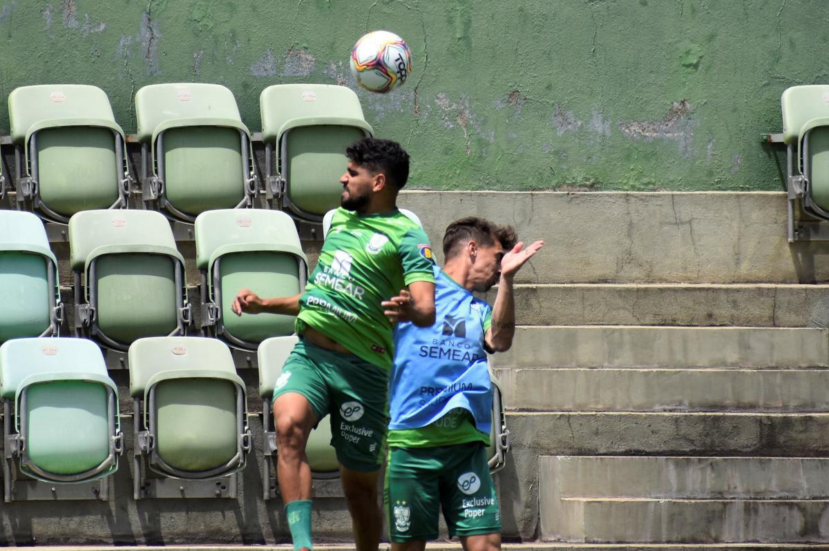 O América treinou na manhã desta terça-feira (15), no CT Lanna Drumond, em Belo Horizonte. A atividade visou o confronto contra o Figueirense, válido pela 29ª rodada da Série B do Campeonato Brasileiro. A partida será disputada nesta quinta-feira (17), às 19h15, no Estádio Orlando Scarpelli, em Florianópolis.