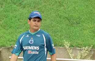 Ney Franco, um dos comandantes do Cruzeiro no ano de 2020, teve sua primeira experincia no comando celeste em 2002. Em 2004, ele ainda foi acionado trs vezes na funo.