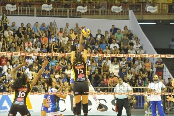 Minas x Praia: veja fotos da primeira partida da final