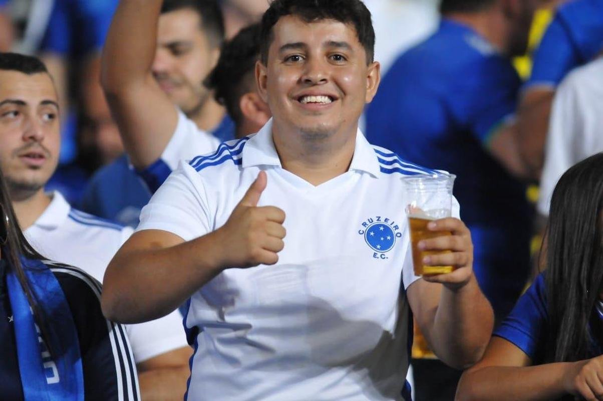 Fotos da torcida do Cruzeiro durante a partida contra o Operrio-PR, no Mineiro, pela 29 rodada da Srie B