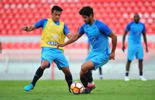 Fotos do treino do Cruzeiro no estdio Libertadores de Amrica, casa do Independiente, em Avellaneda. Time celeste fechou preparao para o jogo contra o Racing, s 21h30 desta tera-feira, no El Cilindro, pela primeira rodada do Grupo 5 da Copa Libertadores (Ramon Lisboa/EM D.A Press)