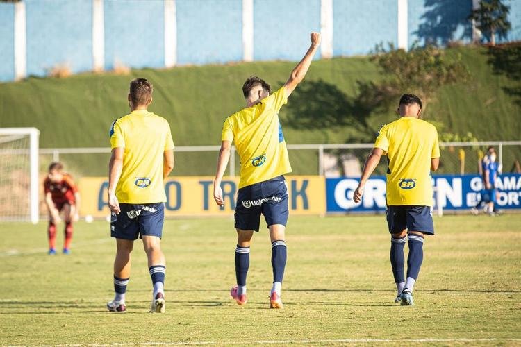 Fotos do jogo-treino entre Cruzeiro e Boa Esporte, disputado na Toca da Raposa II, em Belo Horizonte. Time celeste venceu por 2 a 0, com gols de Stnio