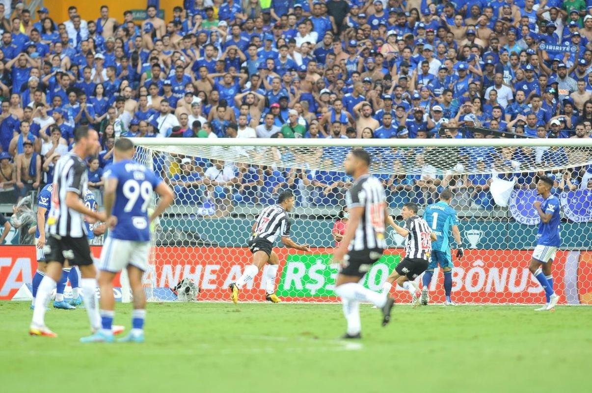 Galo venceu Cruzeiro com gols de Hulk (2) e Nacho. Edu descontou para a Raposa