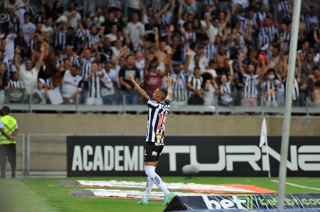 Fotos do gol de Ademir, o terceiro do Atltico sobre a Caldense, no Mineiro, na partida de volta da semifinal do Mineiro