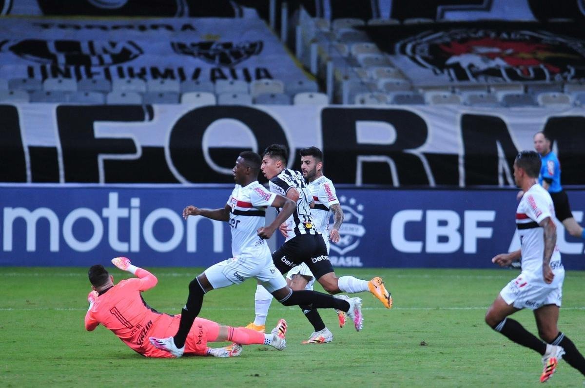 Fotos do duelo entre Atltico e So Paulo, no Mineiro, em Belo Horizonte, pela stima rodada do Campeonato Brasileiro