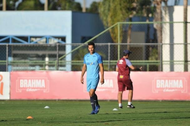 Mano Menezes conta com todo elenco do Cruzeiro para enfrentar La U, quinta, no Mineiro, pela Copa Libertadores. Exceo  atacante Fred, que se recupera de cirurgia no joelho direito