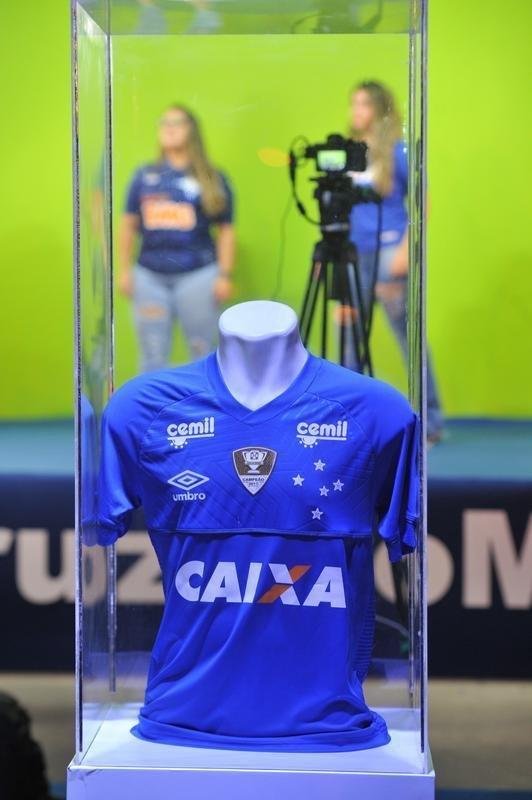 Com lanamento de uniforme e aes voltadas para o Dia Internacional da Mulher, Cruzeiro movimentou esplanada do Mineiro antes de jogo contra a URT (crdito: Juarez Rodrigues/EM D.A Press)