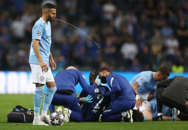 Imagens da grande decisão entre Manchester City e Chelsea no Estádio do Dragão