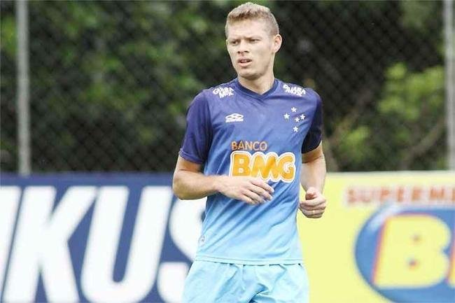 Marlone (meia) - depois de surgir bem com a camisa do Vasco, foi colocado por um grupo de empresrios no Cruzeiro. Em 34 partidas, marcou quatro gols e deu quatro assistncias. O rendimento, porm, no foi considerado satisfatrio pela diretoria, que liberou o jogador para seguir seu caminho. Em 2017, Marlone jogou pelo Atltico.