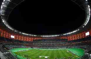 Arsenal e Chelsea se enfrentaram nesta tera-feira, diante de milhares de torcedores no Estdio Olmpico de Baku