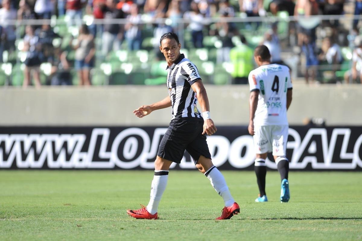 Atltico comeou arrasador e abriu 3 a 0 com gols de Elias (2) e Rger Guedes