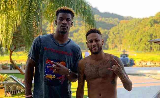 Butler y Neymar durante un encuentro en junio de 2019; 