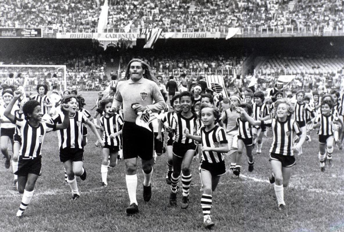 Miguel Ortiz (1976 a 1977): goleiro argentino fez sete gols em 100 jogos pelo Atlético