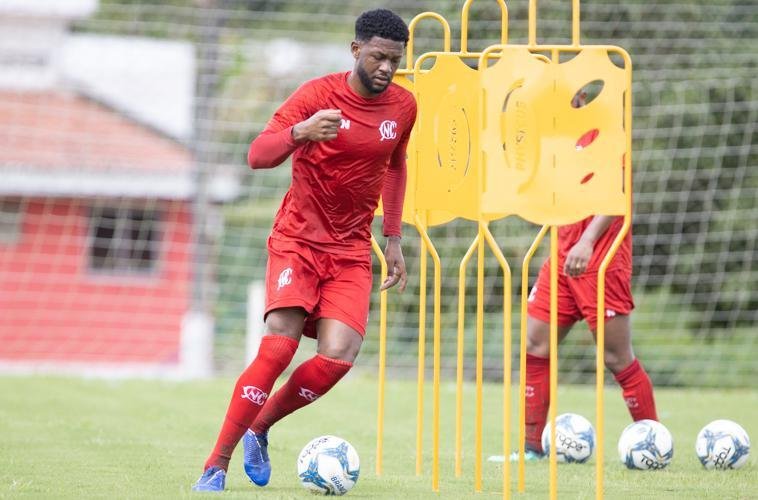 Com o elenco separado em quatro grupos, Náutico realiza primeiro dia de treinos, no Centro de Treinamento Wilson Campos, no bairro da Guabiraba, após quase três meses da suspensão das atividades, por conta da pandemia do coronavírus