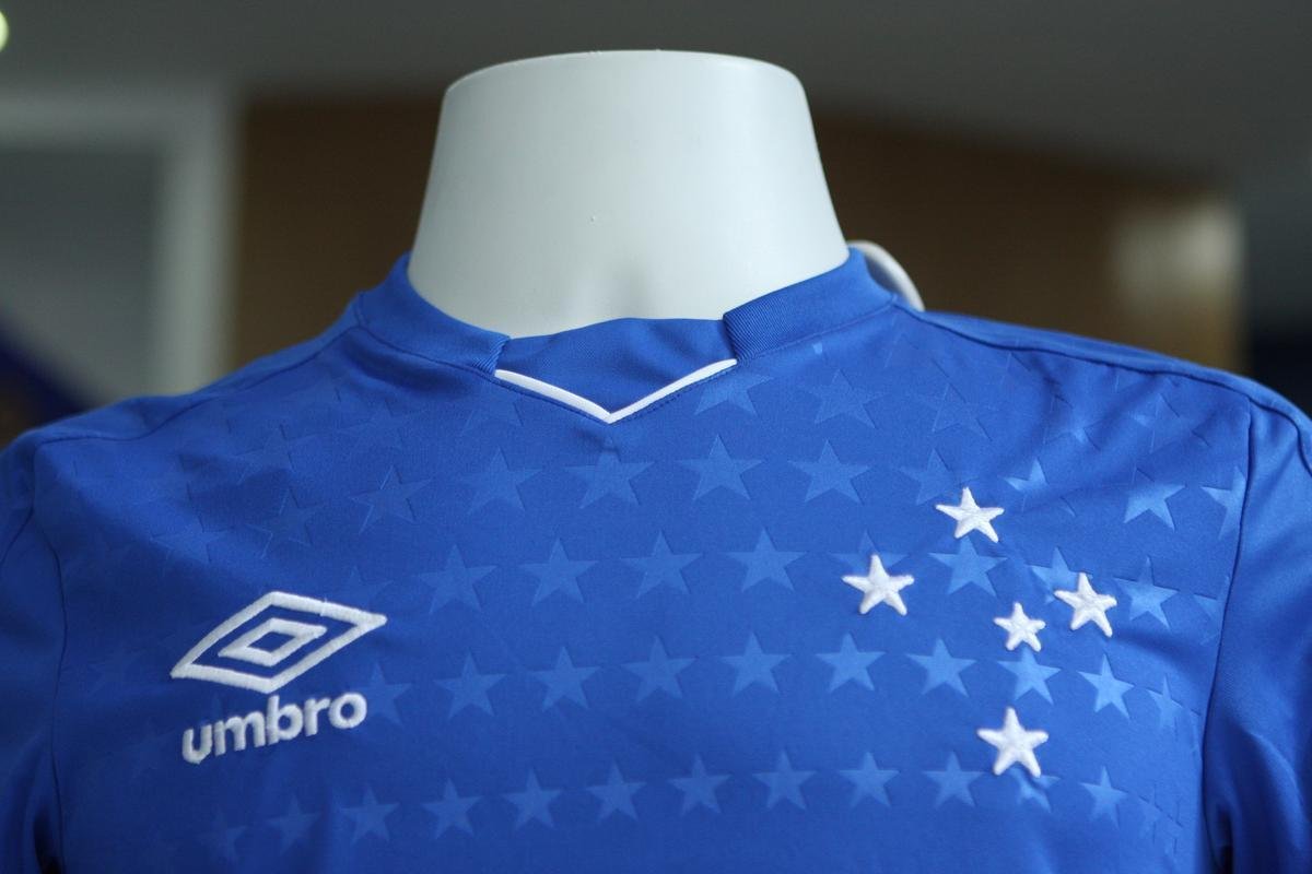 Imagens da camisa principal do Cruzeiro para a temporada de 2019