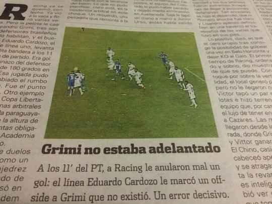 Jornal diz que jogador do Racing no estava adiantado em lance do gol anulado. Transmisso da TV no Brasil mostrou que Grimi estava em impedimento milimtrico