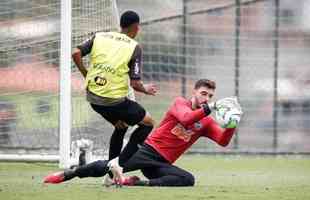 Imagens do primeiro treino de Eduardo Vargas pelo Atltico