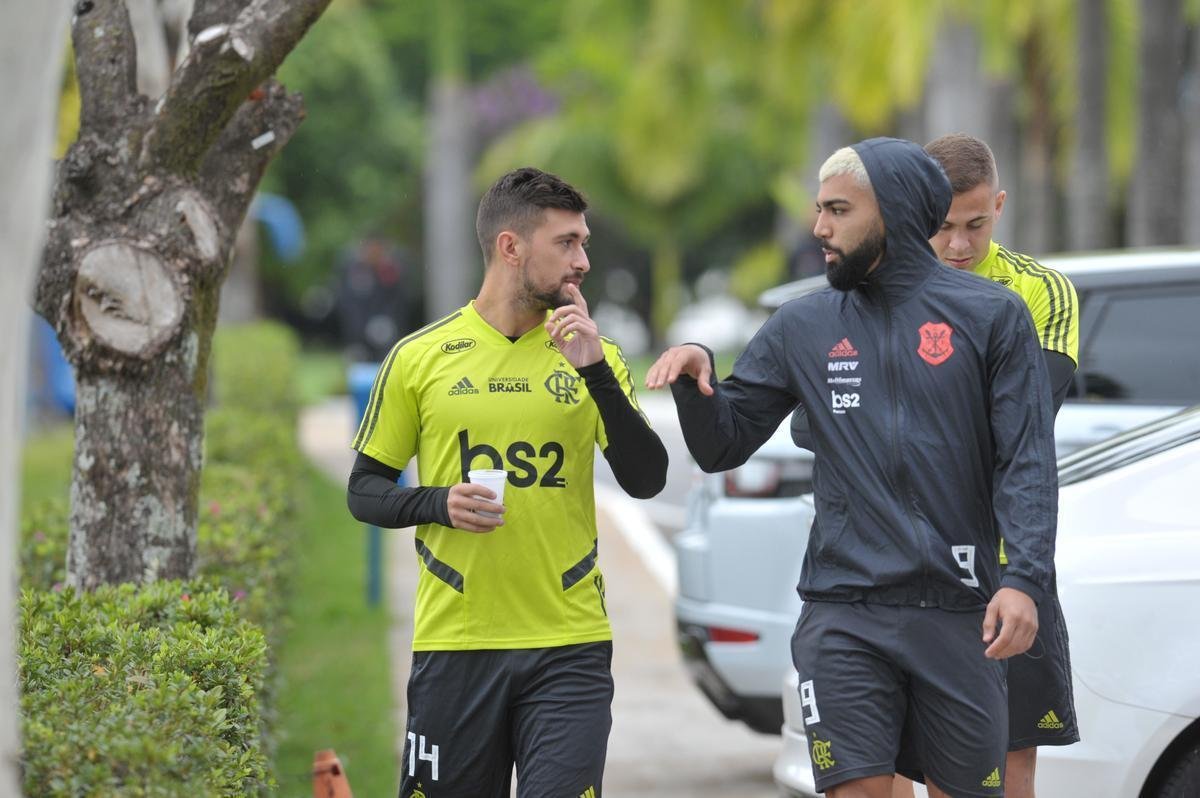 Para treino do Flamengo, Arrascaeta retornou  Toca da Raposa II pela primeira vez aps deixar o Cruzeiro