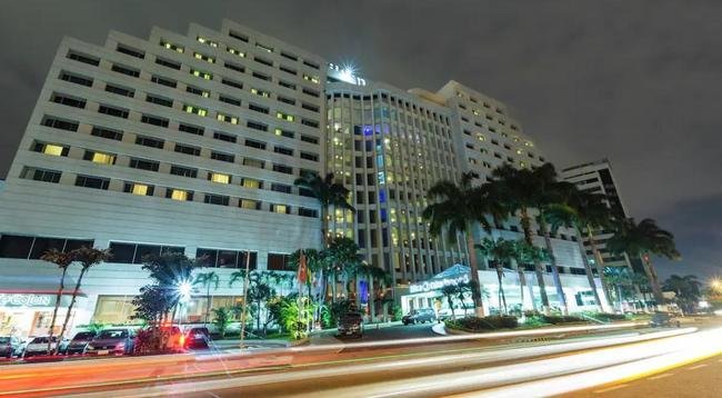 Galo est hospedado no Hilton Colon Guayaquil, localizado em uma regio nobre da cidade litornea no Equador; acomodao quatro estrelas tem estrutura de ponta