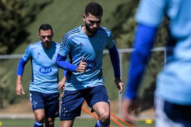 Fotos do treino do Cruzeiro nesta terça-feira (16/8), na Toca da Raposa II, em Belo Horizonte. Time celeste enfrentará o Grêmio no domingo (21/8), às 16h, na Arena, pela 25ª rodada da Série B